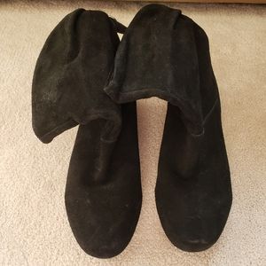 STEVE MADDEN black suede flat ankle booties